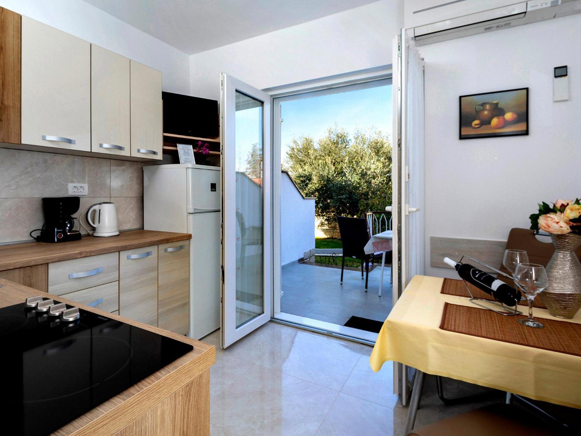 Renato Apartmán *